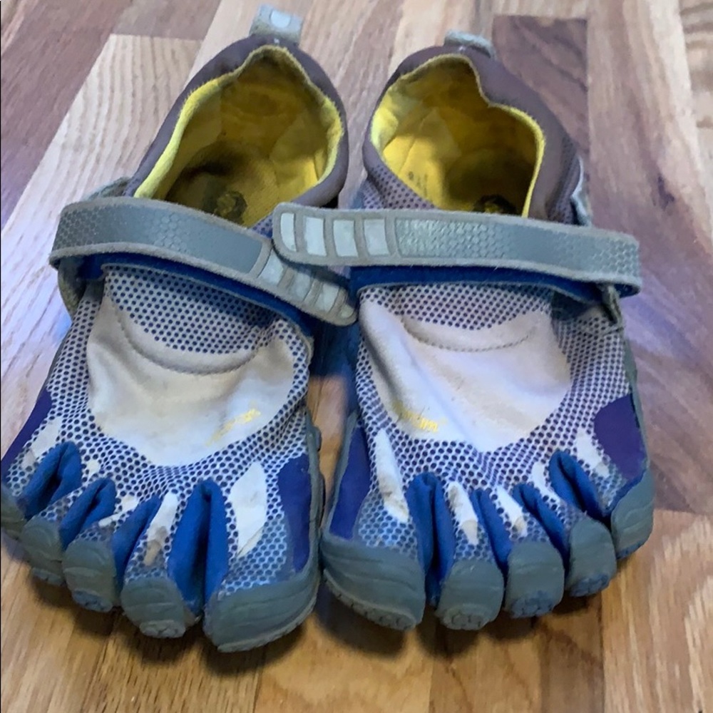 Men’s Vibram Five Finger Shoes - Size 40 (8)